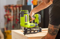 Ryobi R16GN18-120S 18V Akumulátorová 16G klincovačka (1x2.0Ah)