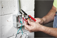 MILWAUKEE Elektrikárske kliešte 7v1